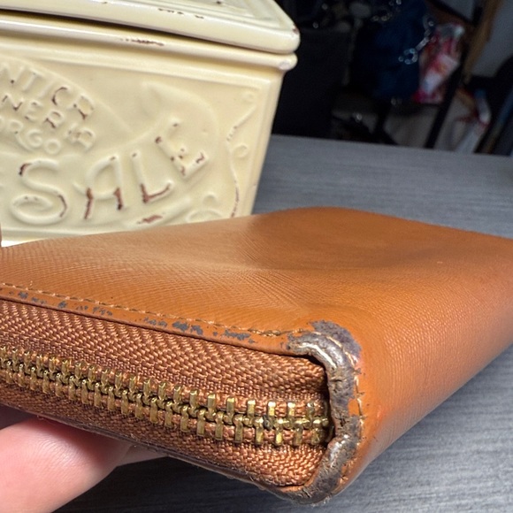 Tory Burch Gold Logo Tan Wallet - Picture 3 of 8